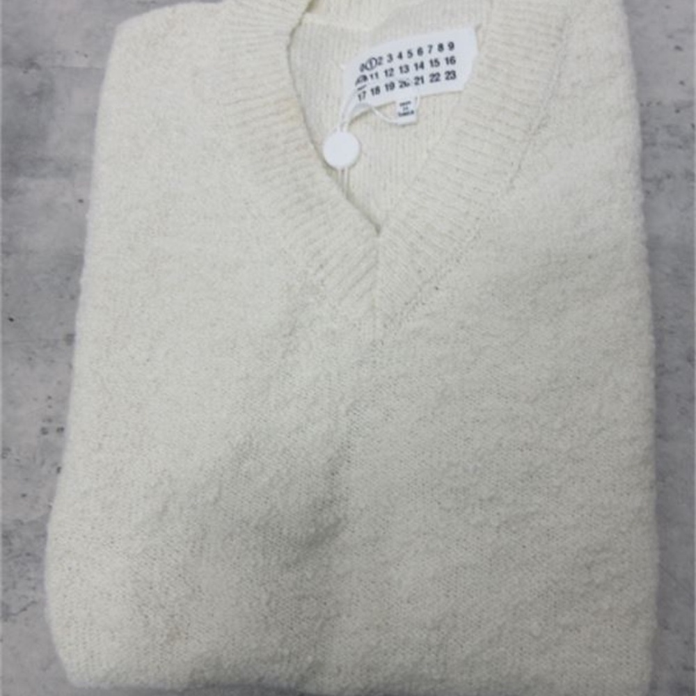 NWT MAISON MARGIELA PARIS - V-NECK WOMEN'S T-SHIRT - XS